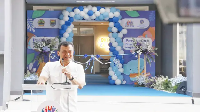 Governor Ahmad Luthfi’s Labor Day Gift: Cheaper Trans Jateng Fare and Mandatory Daycare in All Companies